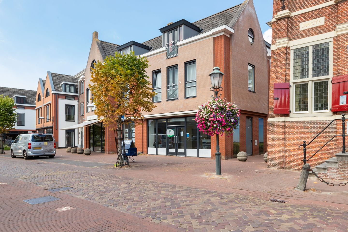 View photo 1 of Dorpsstraat 107