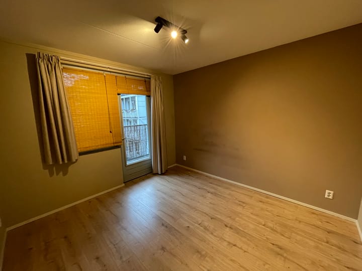 Photo 11 of Borneostraat 4-F