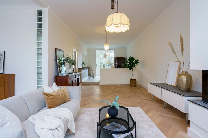 Photo 5 of Van Eeghenstraat 55-A