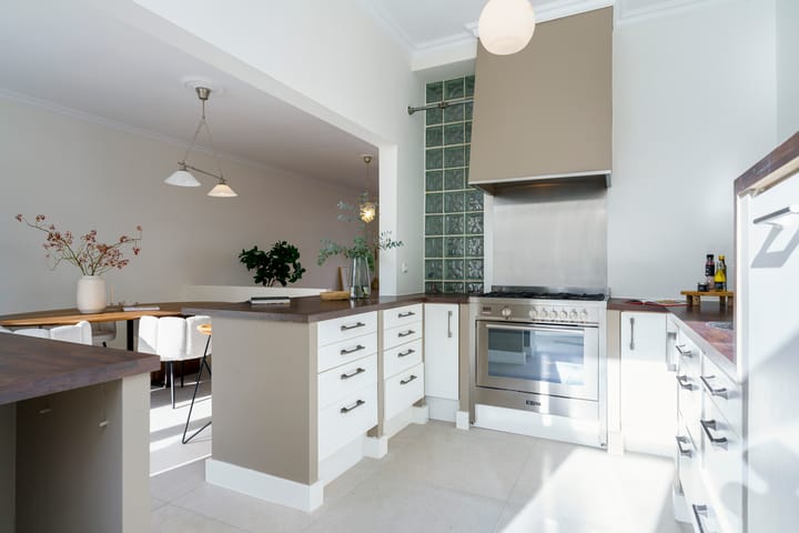 Photo 10 of Van Eeghenstraat 55-A