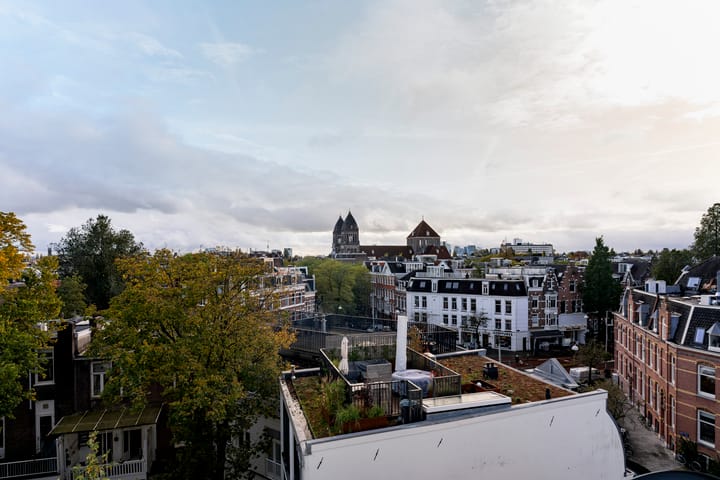 Photo 22 of Van Eeghenstraat 55-A