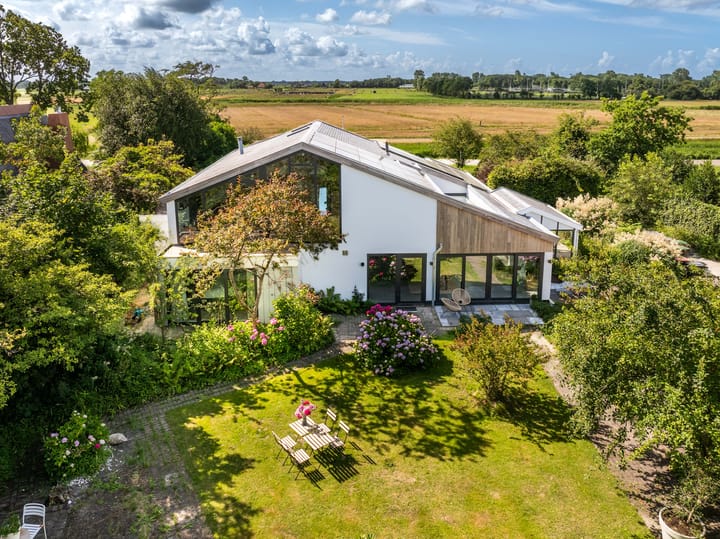 Photo 2 of Nesdijk 25