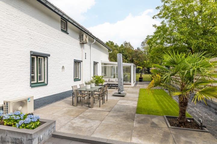 Foto 2 van Burg. Slanghenstraat 97