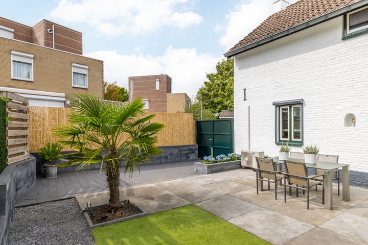 Foto 42 van Burg. Slanghenstraat 97