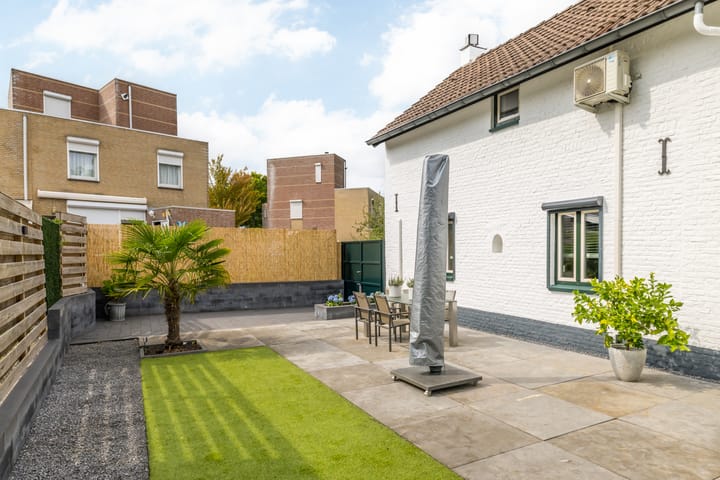 Foto 46 van Burg. Slanghenstraat 97