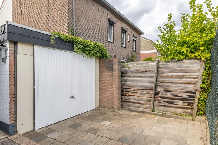 Foto 48 van Burg. Slanghenstraat 97