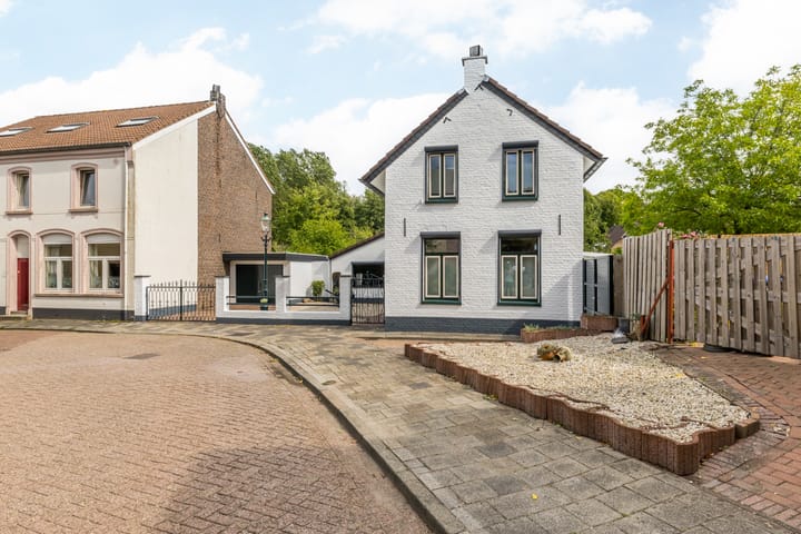 Foto 51 van Burg. Slanghenstraat 97