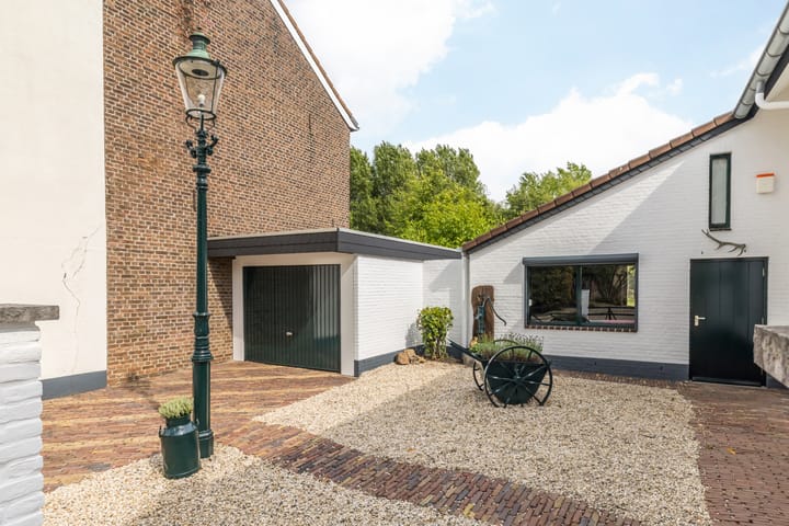 Foto 52 van Burg. Slanghenstraat 97