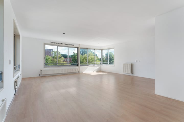 Photo 2 of Efua Sutherlandstraat 40