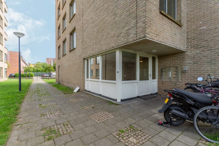 Photo 18 of Efua Sutherlandstraat 40