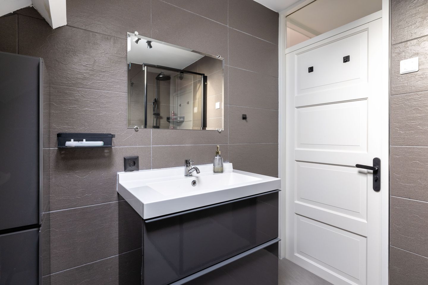 Photo 35 of Molefinne 29