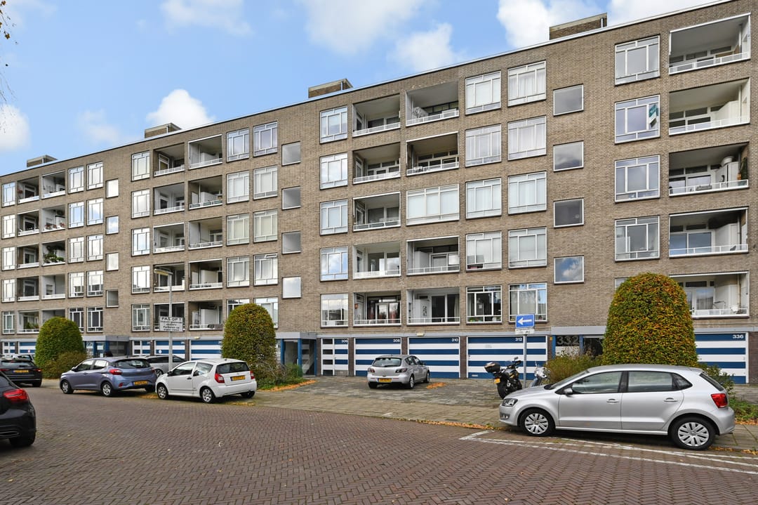 Photo 2 of Barnsteenhorst 298