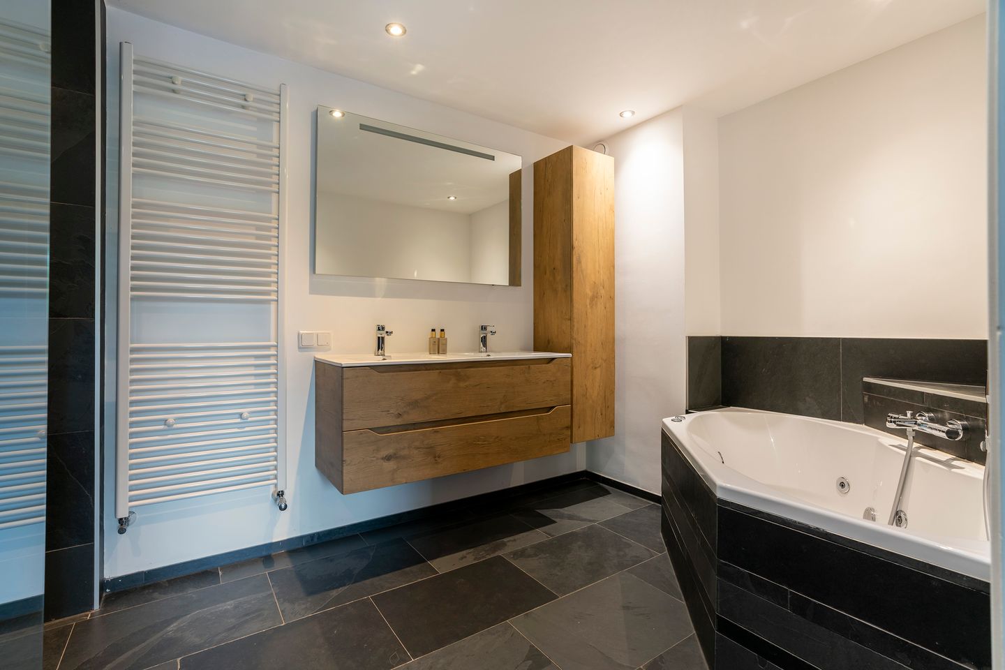 Foto 49 van César Franckrode 54