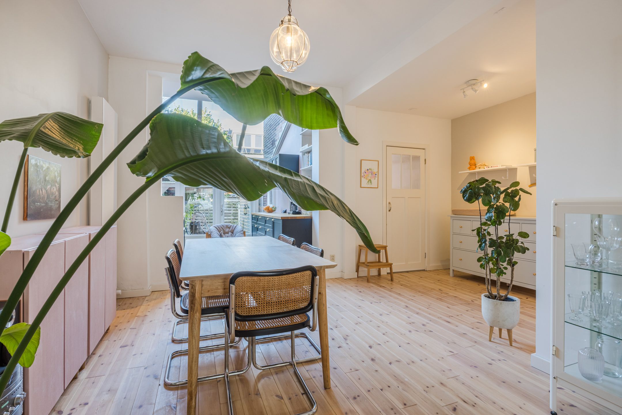 Photo 18 of Frans van Mierisstraat 22