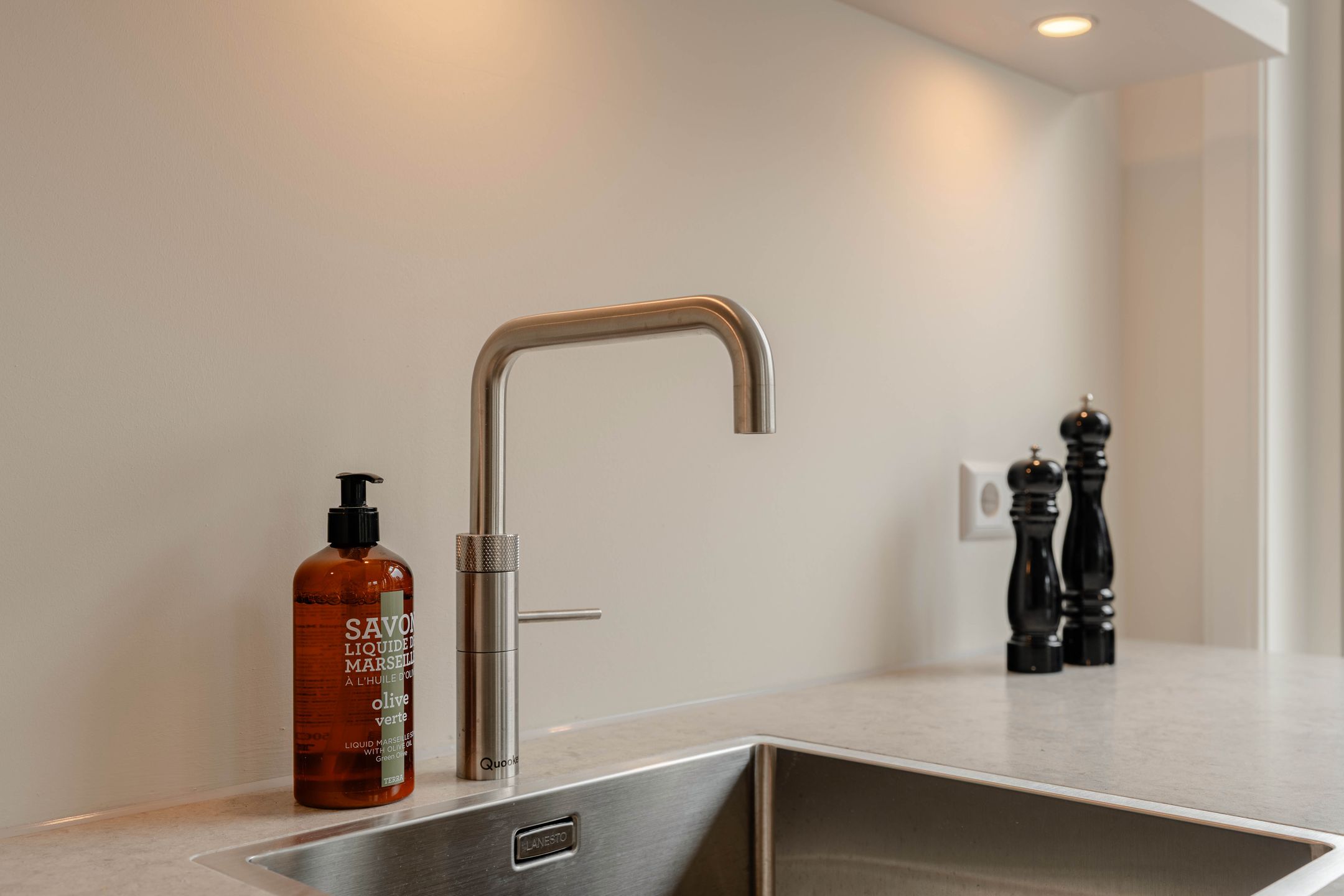 Photo 9 of Elisabeth Wolffstraat 3-1