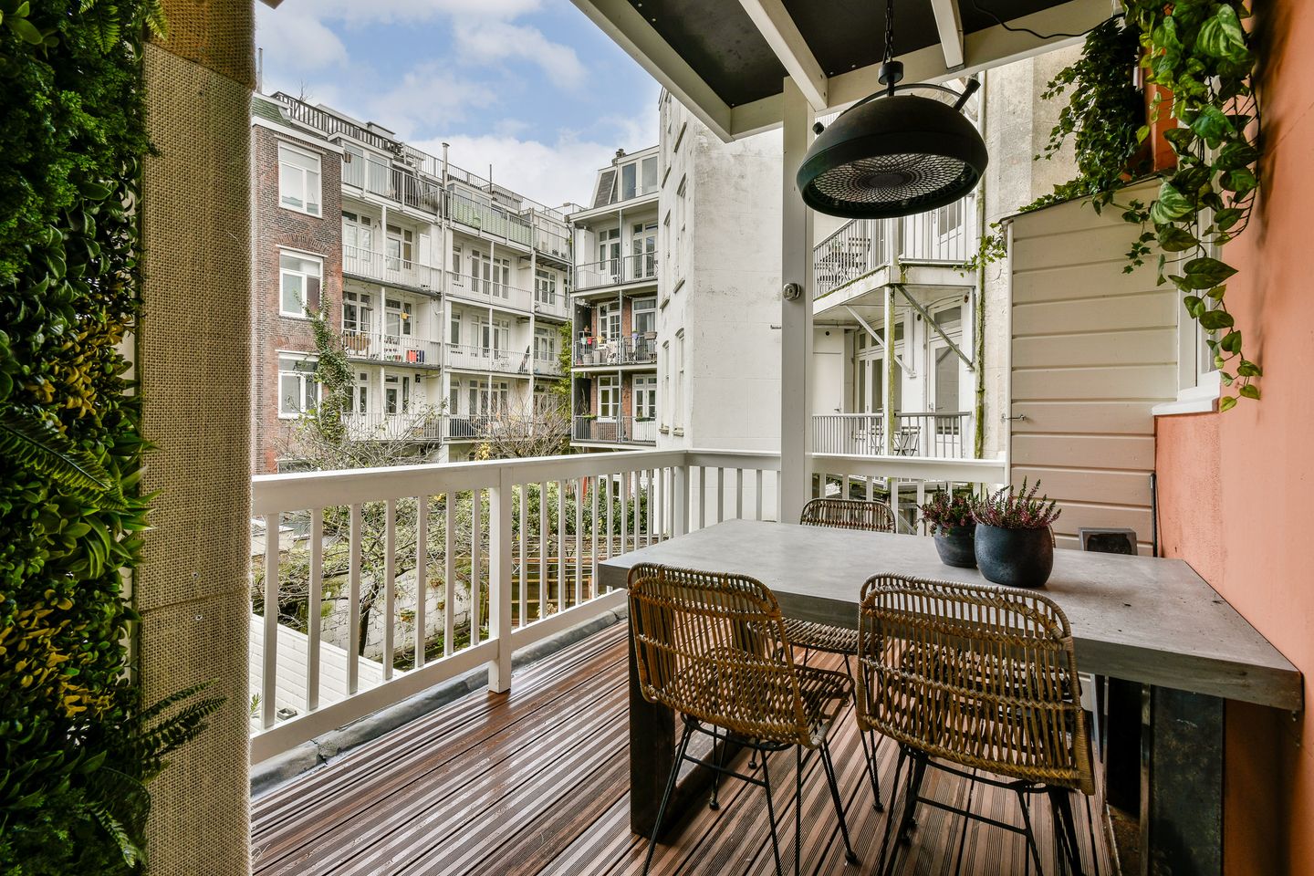 Photo 4 of Brederodestraat 104-1