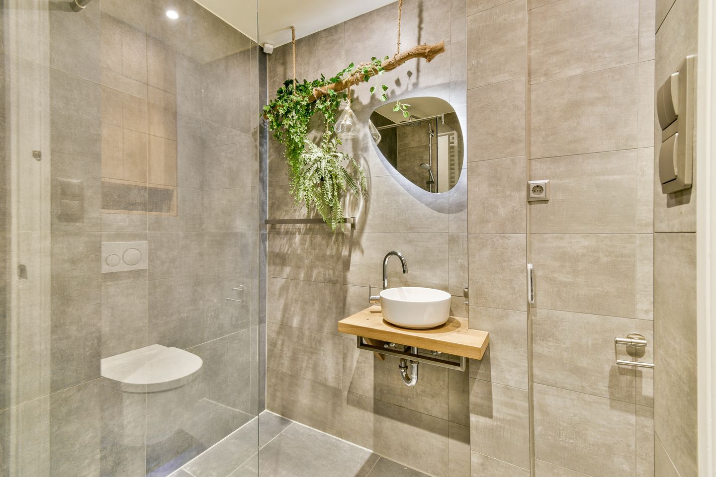 Photo 5 of Brederodestraat 104-1