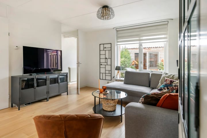 Photo 6 of A.H.H. Tolhuisenstraat 75