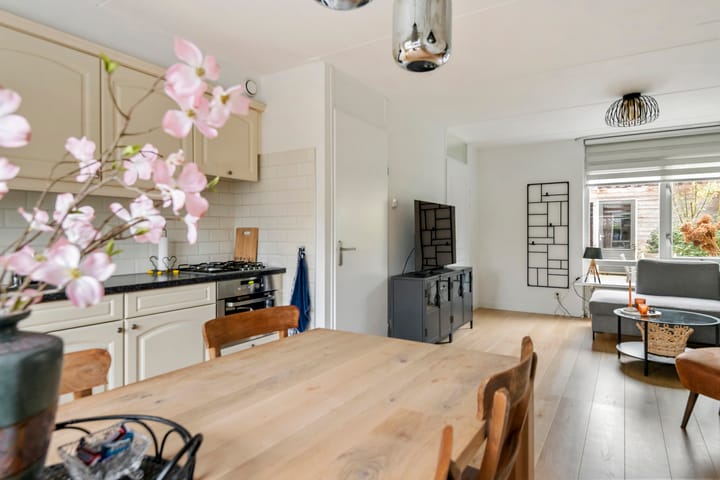 Photo 11 of A.H.H. Tolhuisenstraat 75