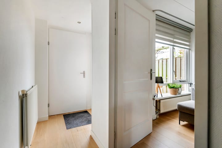 Photo 14 of A.H.H. Tolhuisenstraat 75