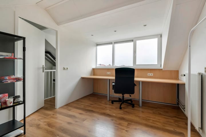 Photo 26 of A.H.H. Tolhuisenstraat 75