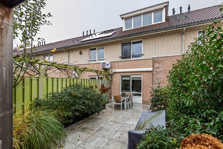 Photo 29 of A.H.H. Tolhuisenstraat 75