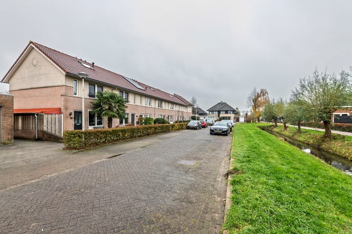 Photo 32 of A.H.H. Tolhuisenstraat 75