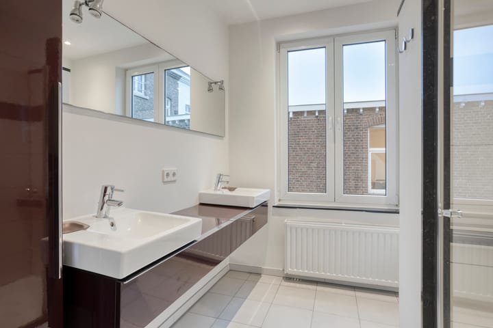 Photo 16 of Tongersestraat 82