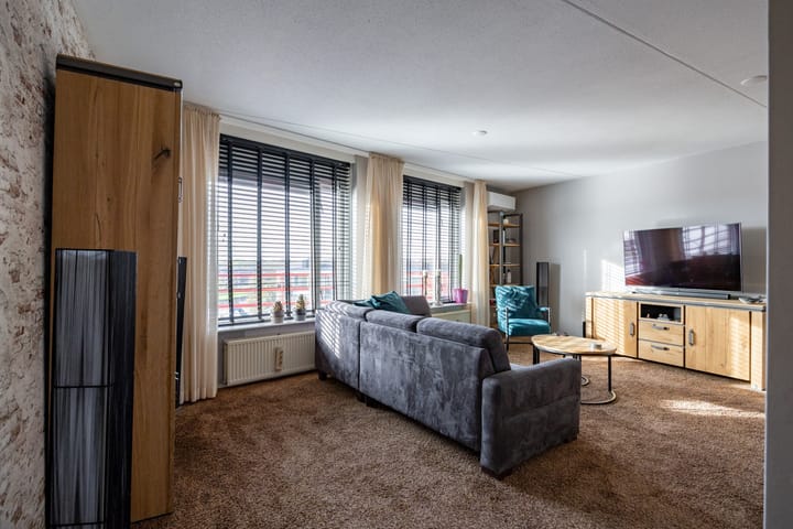 Foto 11 van Burgemeester Buiskoolplein 28