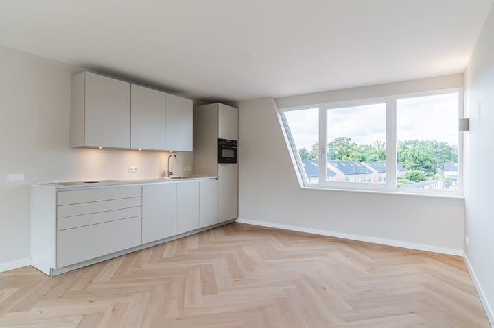 Photo 7 of Moleneindplein 56-A