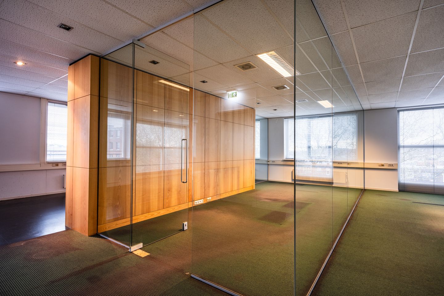 View photo 2 of Niasstraat 6-A