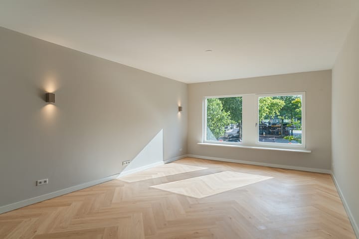 Photo 2 of Moleneindplein 56