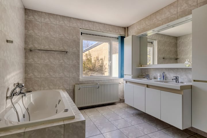 Photo 17 of Bizetlaan 13