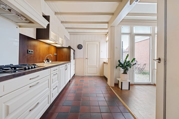 Photo 12 of Spoelsterstraat 32