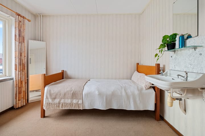 Photo 21 of Spoelsterstraat 32