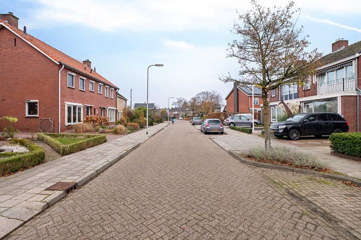 Photo 37 of Spoelsterstraat 32