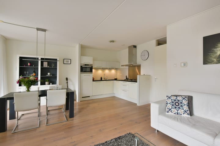 Photo 8 of Sint Laurentiusstraat 6