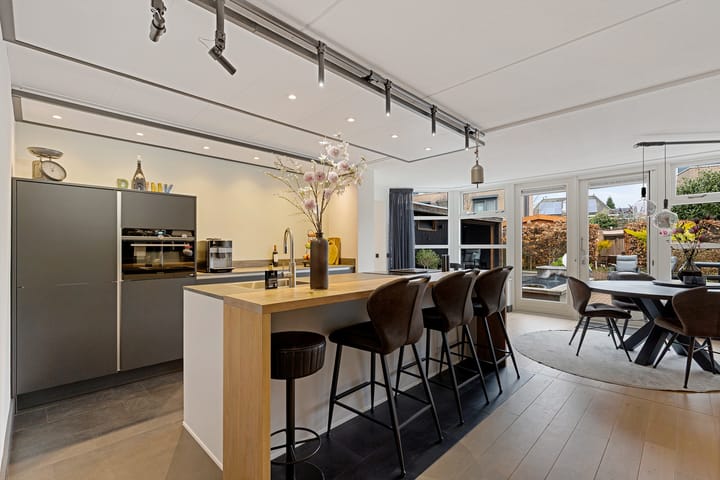 Photo 3 of Karper 58