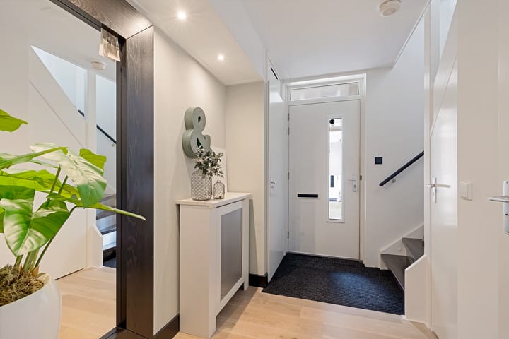 Photo 6 of Karper 58