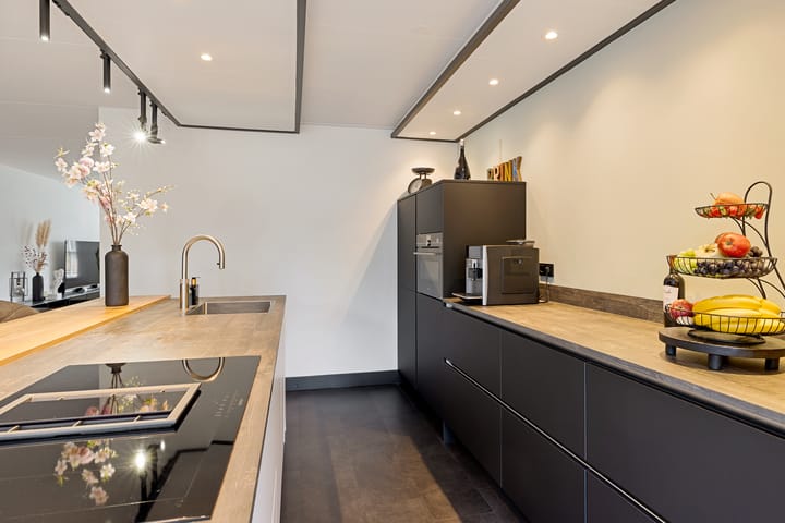 Photo 17 of Karper 58