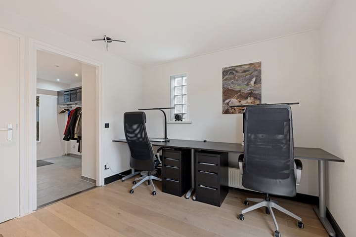 Photo 20 of Karper 58