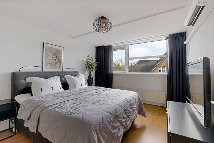 Photo 25 of Karper 58