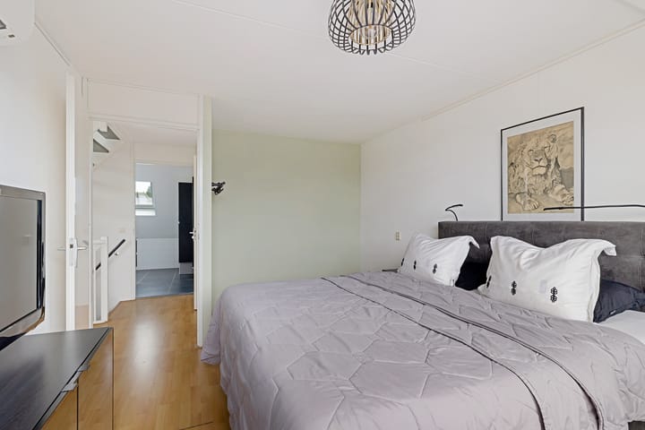 Photo 26 of Karper 58