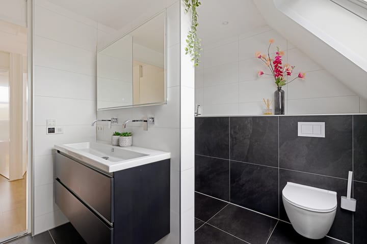 Photo 31 of Karper 58