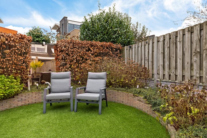 Photo 42 of Karper 58