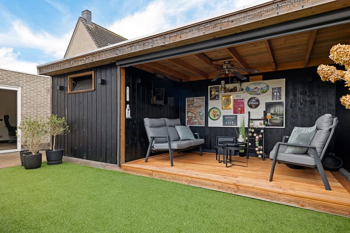 Photo 39 of Karper 58