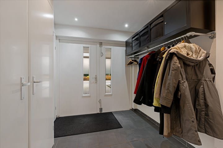 Photo 22 of Karper 58