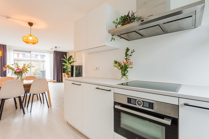 Foto 13 van Meindert Hobbemastraat 18