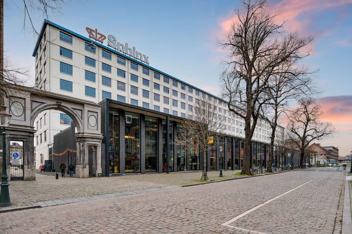 Foto 1 van Sphinxcour 6-H04