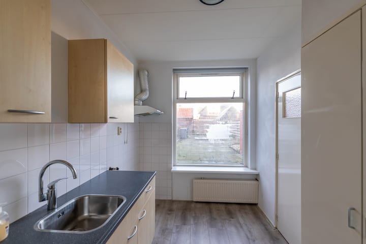 Photo 10 of Emmastraat 4